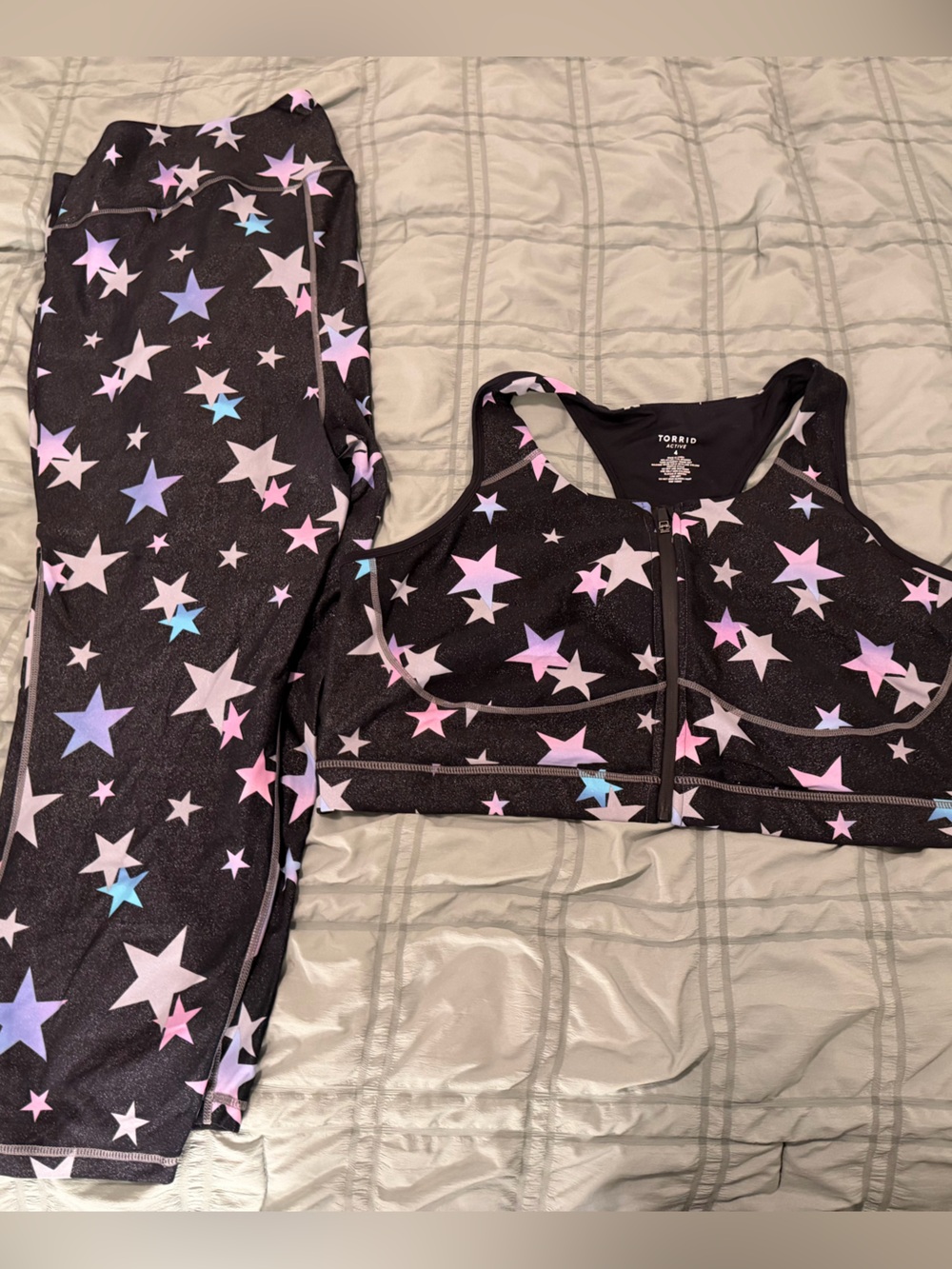 torrid Black Star Print Zip-Front Sports Bra and Leggings Set EUC